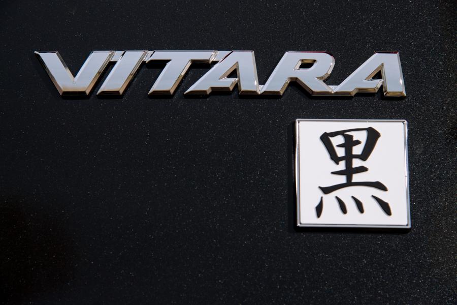 Логотип Suzuki Vitara Kuro 2018 года  (UK) (фото 6 из 9)